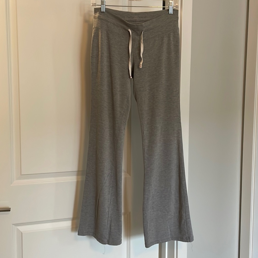 Abbot Main Gray Flare Yoga Pant